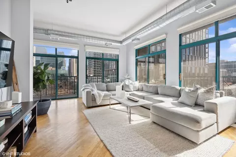 Living - 910 W Madison St #506, Chicago, IL 60607 photo 1 of 2