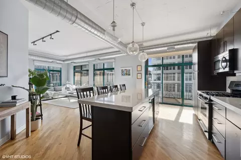 Kitchen - 910 W Madison St #506, Chicago, IL 60607 photo 1 of 4