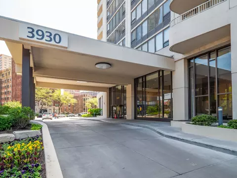 3930 N Pine Grove Ave #813, Chicago, IL 60613