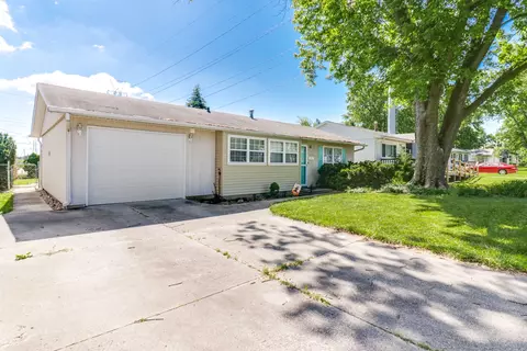 1312 Beverly Ln, Bloomington, IL 61701 photo 2