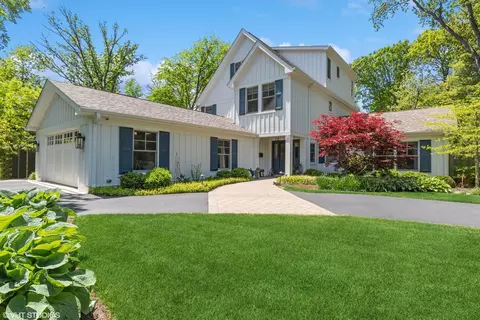 40 Oak Ter, Lake Bluff, IL 60044