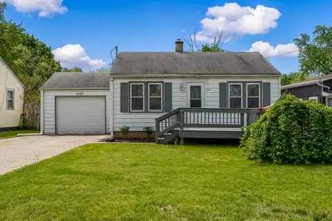327 Wilson Ave, Machesney Park, IL 61115