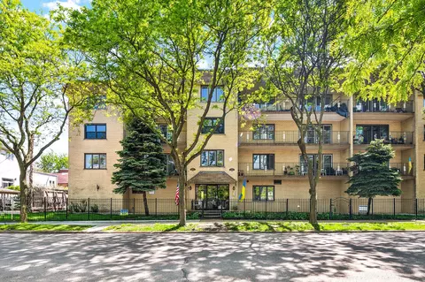 2221 W Superior St #306, Chicago, IL 60612