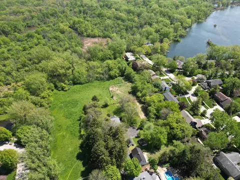 245 Walnut St, Libertyville, IL 60048