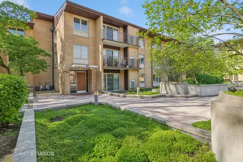 2400 W Talcott Rd #121, Park Ridge, IL 60068