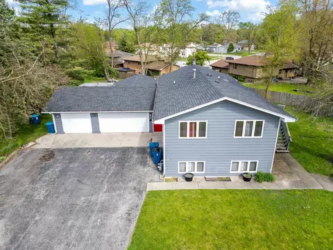 3722 Crescent Dr, Steger, IL 60475 photo 2