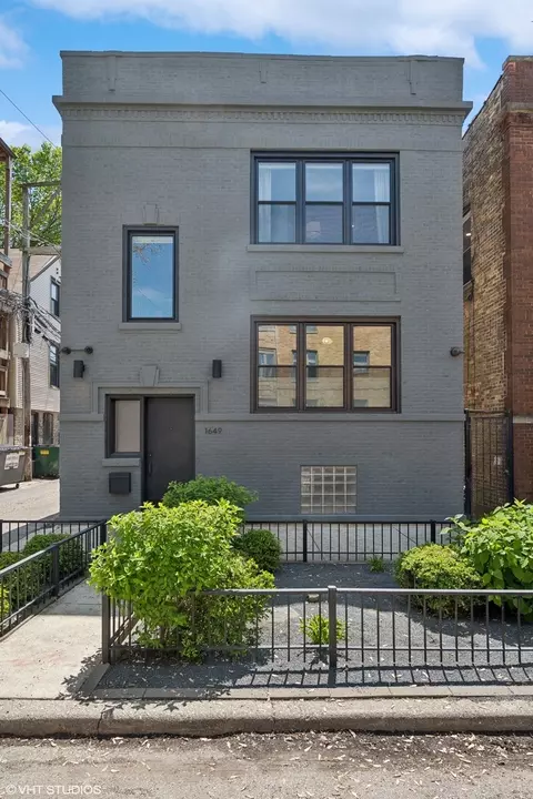 1649 W Waveland Ave, Chicago, IL 60613