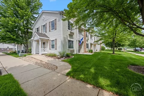 1606 Mcclure Rd #1606, Aurora, IL 60505