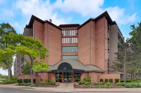 75 Kristin Cir #524, Schaumburg, IL 60195