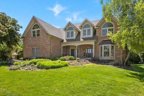 3002 Royal Queens Ct, Saint Charles, IL 60174
