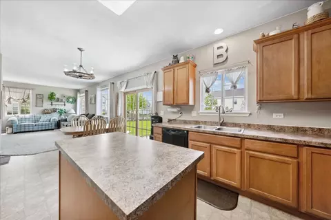 Kitchen - 1509 Balboa Dr, Minooka, IL 60447 photo 5 of 5
