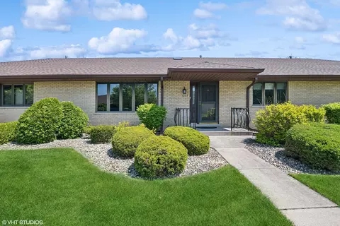 16133 Pine Dr, Tinley Park, IL 60477