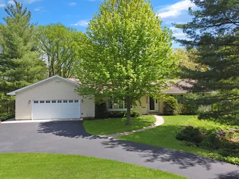 8518 Reese Rd, Harvard, IL 60033