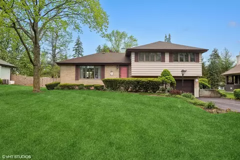 22 W140 Sunset Ter, Medinah, IL 60157