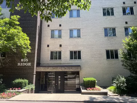 835 Ridge Ave #204, Evanston, IL 60202