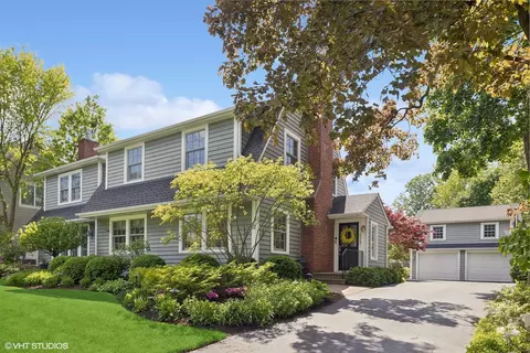 272 N Montclair Ave, Glen Ellyn, IL 60137