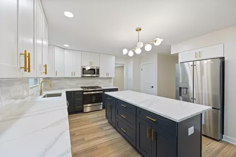 Kitchen - 1497 Applegate Dr, Naperville, IL 60565 photo 3 of 4