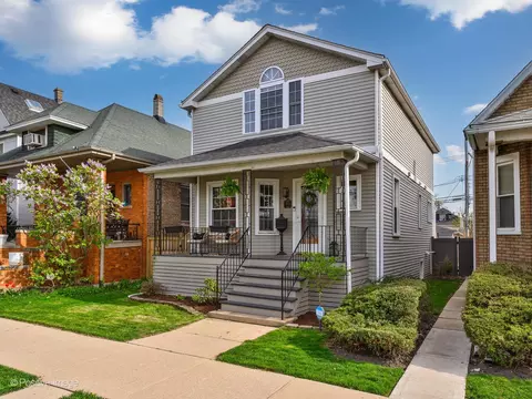 4913 W Byron St, Chicago, IL 60641
