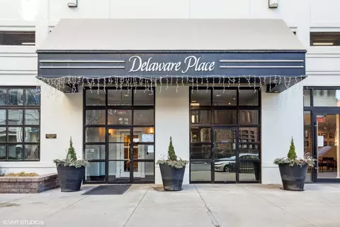 33 W Delaware Pl #16A, Chicago, IL 60610