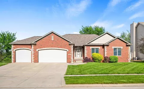2108 Ridge Creek Dr, Bloomington, IL 61705
