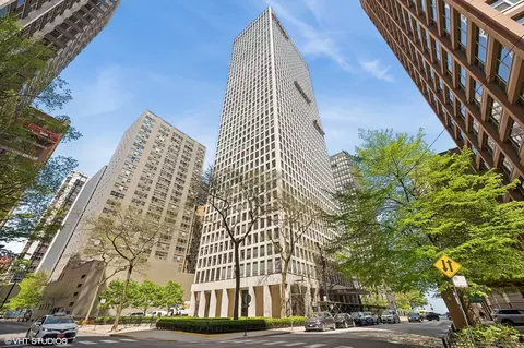 260 E Chestnut St #3307, Chicago, IL 60611