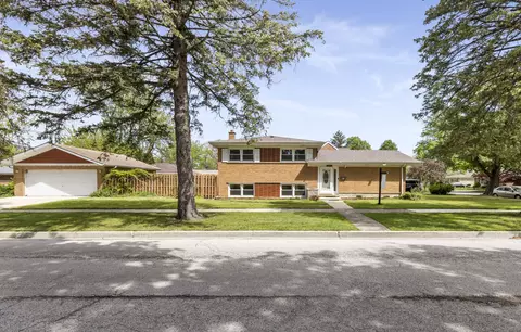 1694 Sycamore St, Des Plaines, IL 60018