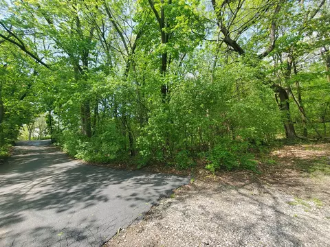 27726 W Hill Dr, Spring Grove, IL 60081