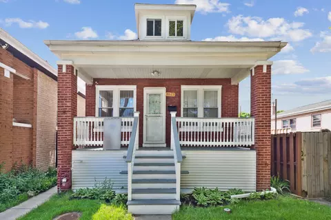 4623 W Deming Pl, Chicago, IL 60639