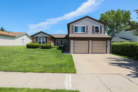 1837 Scarboro Dr W, Glendale Heights, IL 60139
