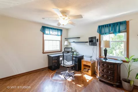 1061 Warwick Cir N, Hoffman Estates, IL 60169 photo 13