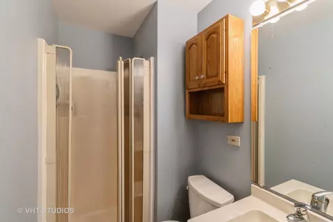 1061 Warwick Cir N, Hoffman Estates, IL 60169 photo 14