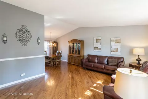 1061 Warwick Cir N, Hoffman Estates, IL 60169 photo 6