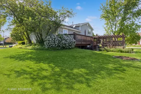 1061 Warwick Cir N, Hoffman Estates, IL 60169 photo 17