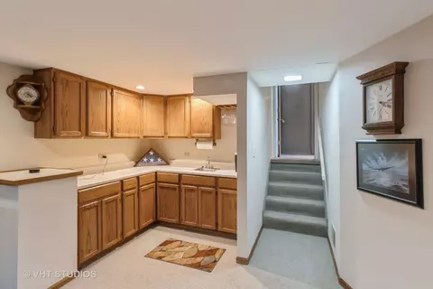 1061 Warwick Cir N, Hoffman Estates, IL 60169 photo 11