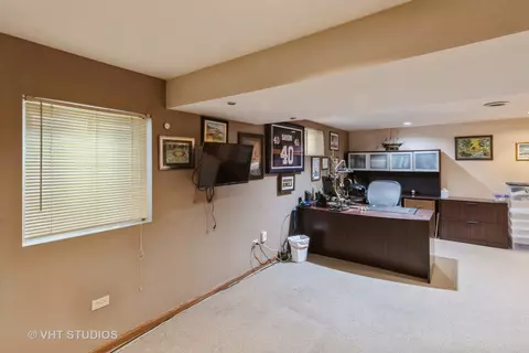 1061 Warwick Cir N, Hoffman Estates, IL 60169 photo 10