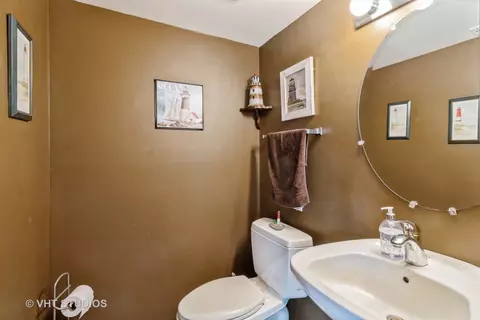 1061 Warwick Cir N, Hoffman Estates, IL 60169 photo 9