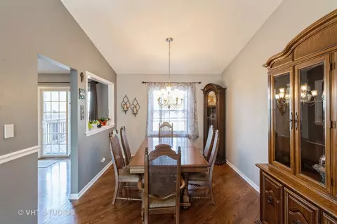 1061 Warwick Cir N, Hoffman Estates, IL 60169 photo 7