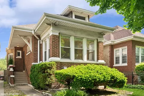 2930 W Giddings St, Chicago, IL 60625