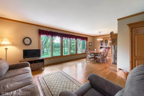 Living - 1006 Cobble Hill Ct, Hoffman Estates, IL 60169 photo 1 of 3