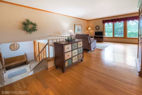 Living - 1006 Cobble Hill Ct, Hoffman Estates, IL 60169 photo 2 of 3