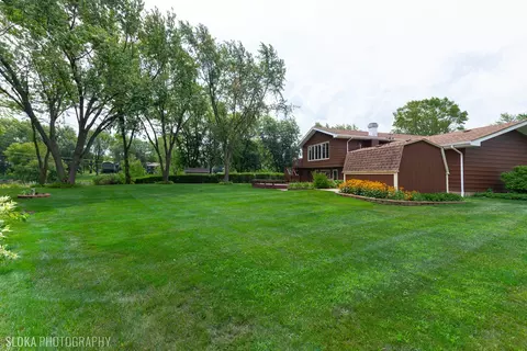 Exterior - 1006 Cobble Hill Ct, Hoffman Estates, IL 60169 photo 4 of 6