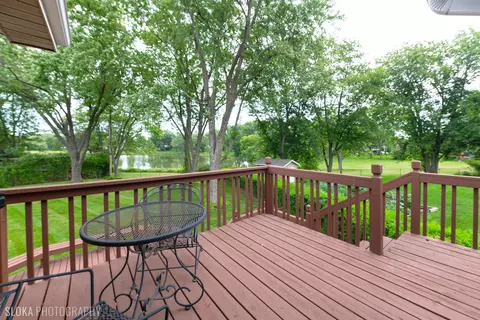 Exterior - 1006 Cobble Hill Ct, Hoffman Estates, IL 60169 photo 3 of 6