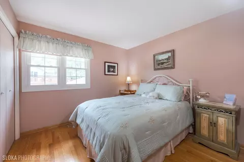 Bedroom - 1006 Cobble Hill Ct, Hoffman Estates, IL 60169 photo 2 of 3
