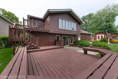 Exterior - 1006 Cobble Hill Ct, Hoffman Estates, IL 60169 photo 2 of 6