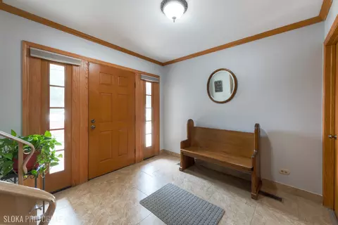 Entry Way - 1006 Cobble Hill Ct, Hoffman Estates, IL 60169 photo 1 of 3