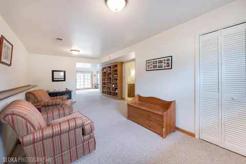 Entry Way - 1006 Cobble Hill Ct, Hoffman Estates, IL 60169 photo 2 of 3