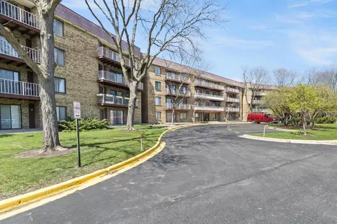 5400 Astor Ln #307, Rolling Meadows, IL 60008