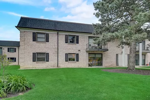 3315 Kirchoff Rd #2A, Rolling Meadows, IL 60008