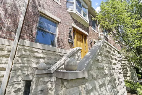 21 N Herbert Rd #C, Riverside, IL 60546