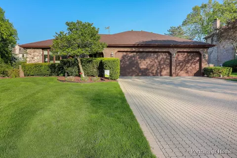 8901 Tara Hill Rd, Darien, IL 60561